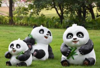 創(chuàng)意玻璃鋼熊貓雕塑廠家 步行街店門口雕塑 影視劇小品