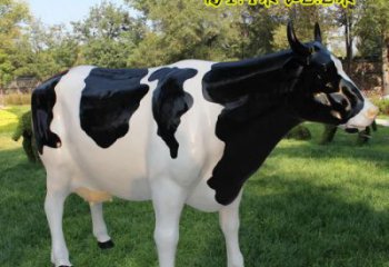 廣場(chǎng)玻璃鋼奶牛雕塑 公園仿真雕塑 抽象擺件