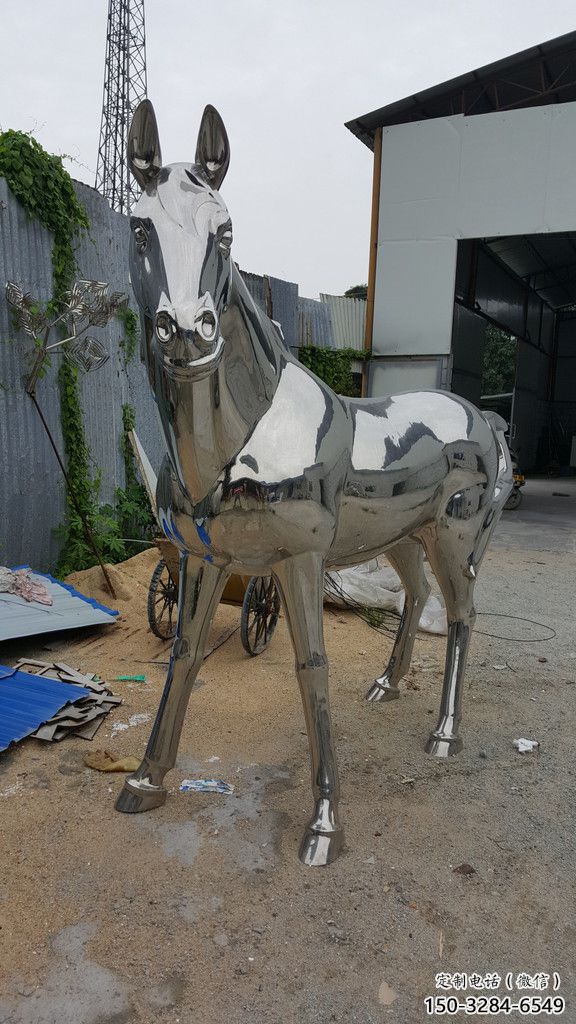 景區(qū)戰(zhàn)馬雕塑，動(dòng)物主題，彩繪工藝