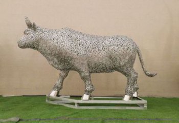 庭院小牛雕塑，動(dòng)物主題，鏤空工藝