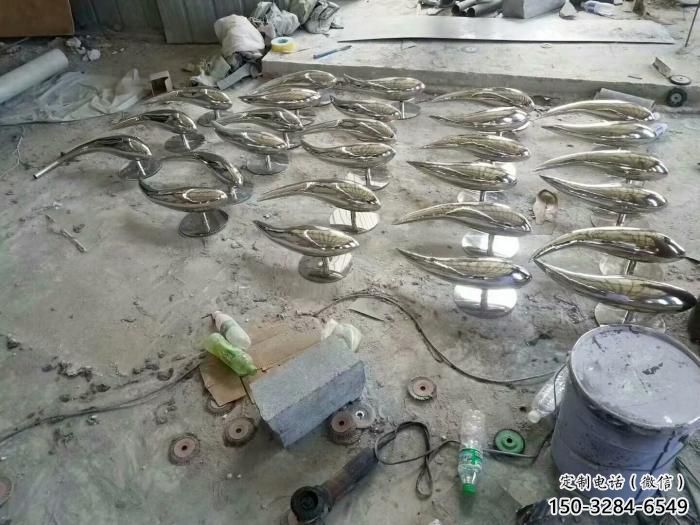 城市魚形雕塑，網(wǎng)格體育雕塑，古銅效果