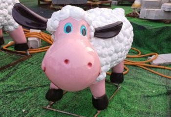 操場(chǎng)小羊雕塑，鏤空海洋雕塑，噴砂制造