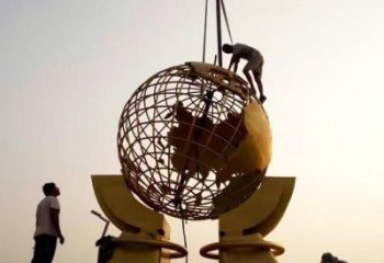 城市地球儀雕塑，網格體育雕塑，古銅效果