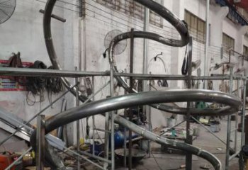 大型松樹(shù)雕塑 歐式步行街植物雕塑 彩繪大樹(shù)雕塑