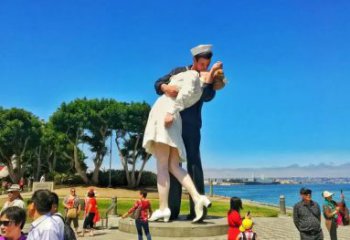 戶外愛情雕塑生產(chǎn)制作 噴漆親吻雕塑 抽象戀人雕塑