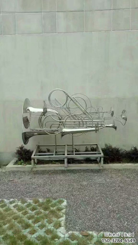 鏤空沖鋒號雕塑 懸空餐飲店擺件 街頭雕塑