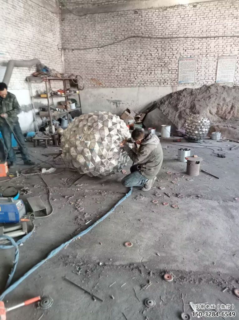 街頭松塔雕塑廠家 大型別墅區(qū)雕塑 鋼管松果造型