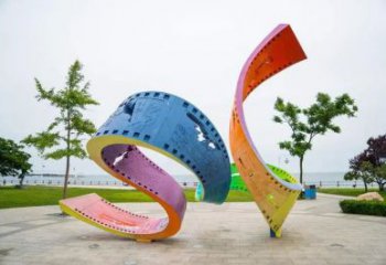 美陳膠卷雕塑 異形噴水膠片雕塑 酒店雕塑