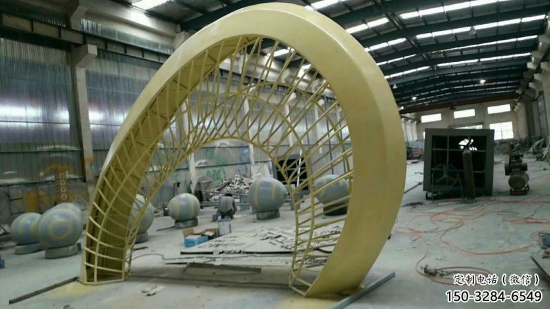 大型不銹鋼拱門雕塑，鏤空烤漆工藝制作