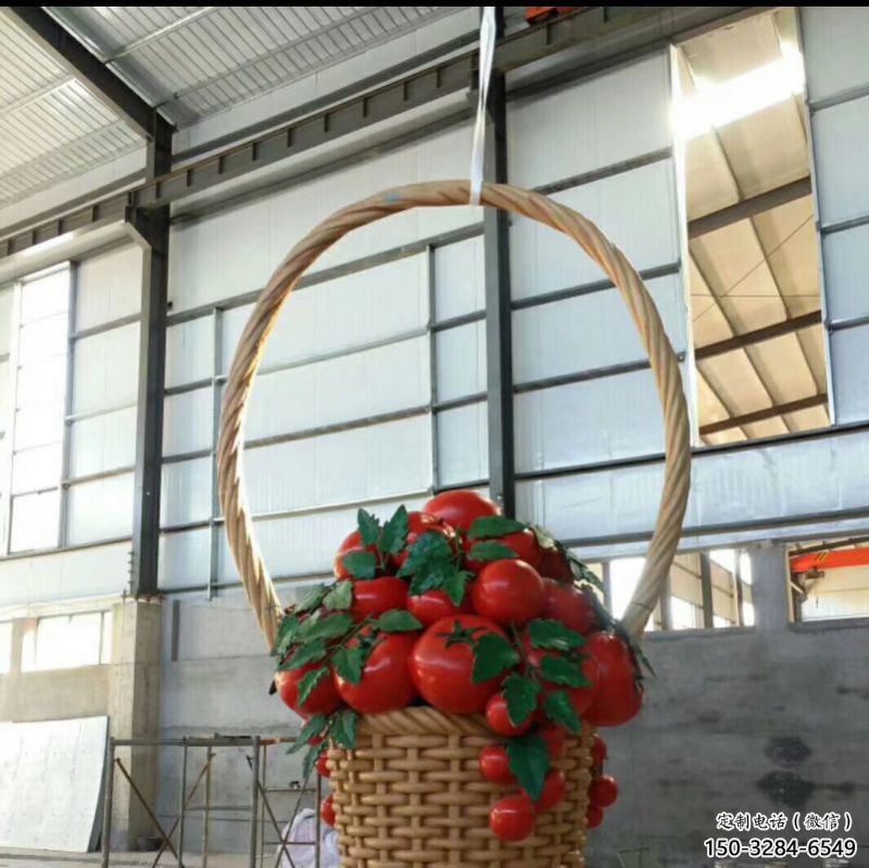 果籃雕塑定做，城區(qū)小品，景觀草莓果籃雕塑定價(jià)