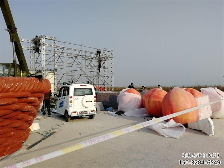 桃子景觀雕塑批發，街頭藝術，桃子果籃雕塑展品