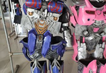 機(jī)甲小擎天柱和小紅蜂雕塑