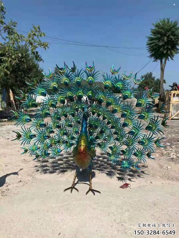 城市孔雀雕塑