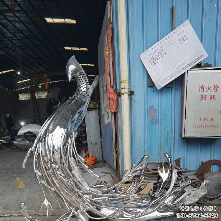 孔雀雕塑展品，花園小品，鏡面鐵藝孔雀雕塑優(yōu)選