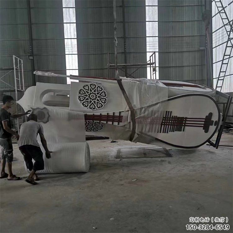 烤漆琵琶雕塑