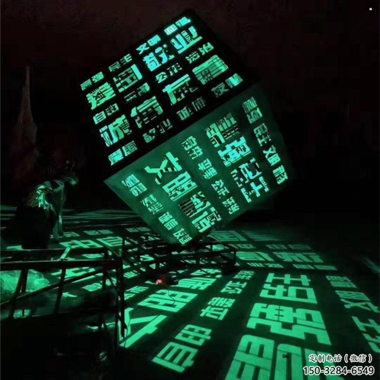 大型魔方雕塑選用，街道標(biāo)識，燈光魔方雕塑廠家常用