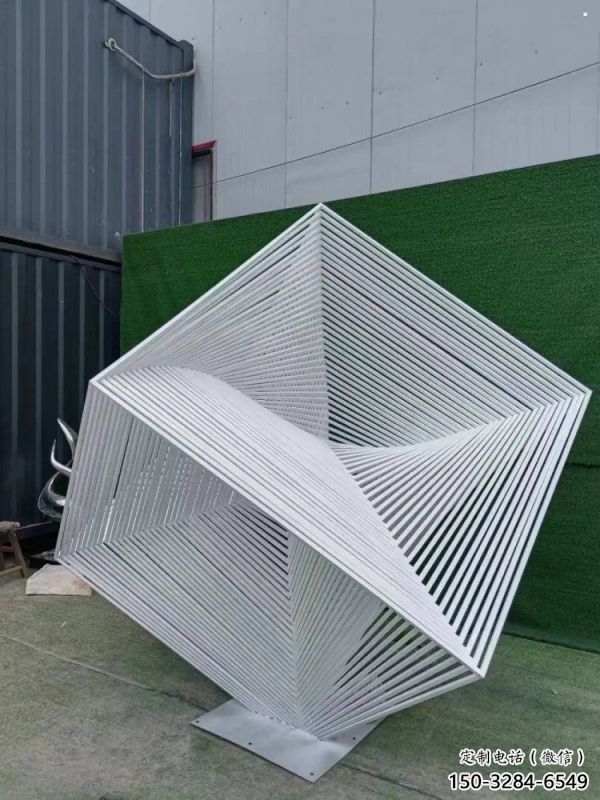 酒店正方形雕塑