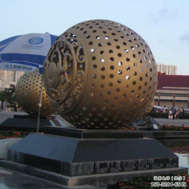 鏤空球雕塑點擊，圓雕體系，烤漆鏤空球雕塑標(biāo)準(zhǔn)
