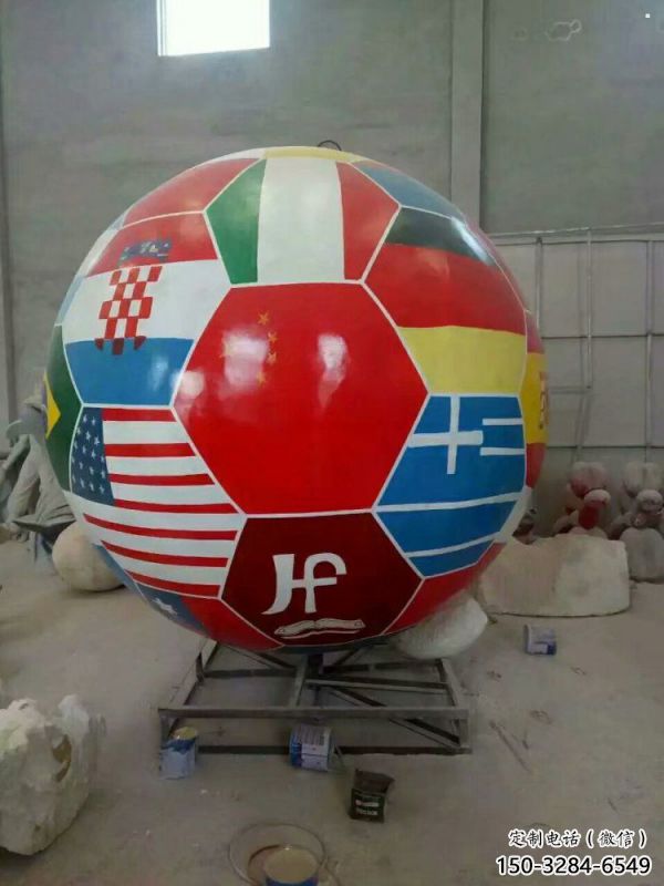 街頭足球雕塑