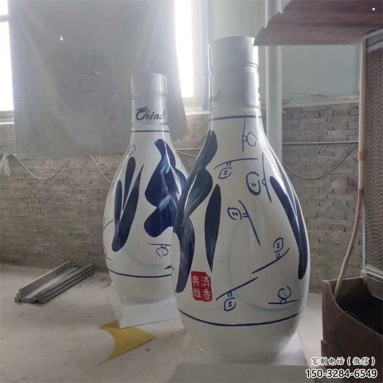 洋酒瓶雕塑通用，街頭雕塑，玻璃鋼洋酒瓶雕塑標(biāo)準(zhǔn)