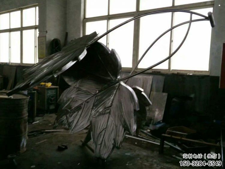 楓葉雕塑服務商，噴泉雕塑，不銹鋼楓葉雕塑訂做廠家