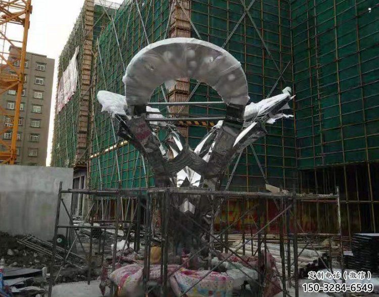 鏡面樹葉雕塑特供，標識雕塑，不銹鋼鏡面樹葉雕塑生產