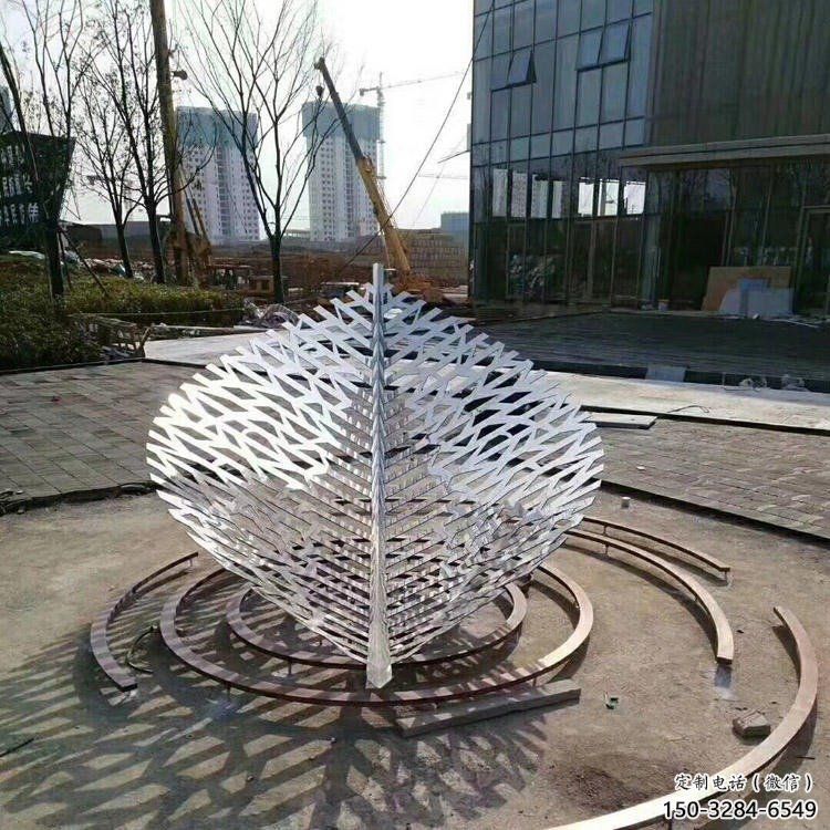 鏤空樹葉雕塑選用，陸地擺件，鐵藝樹葉雕塑加工廠家