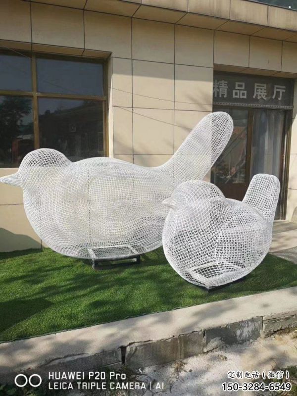 鏤空鳥(niǎo)雕塑觀賞型，街景小品，鐵藝小鳥(niǎo)雕塑廠家常用