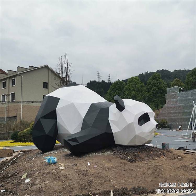 鍛鋼熊貓雕塑選用，小區擺件，大型切面熊貓雕塑公司