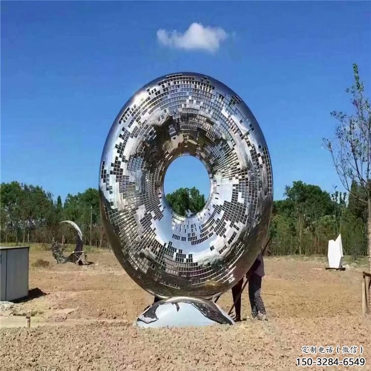 鏤空圓環(huán)雕塑制造商，美陳雕塑，不銹鋼圓環(huán)雕塑供給