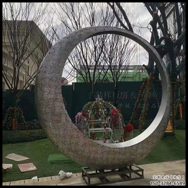月牙雕塑工廠優選，城市裝飾，景觀鏤空月牙雕塑供給