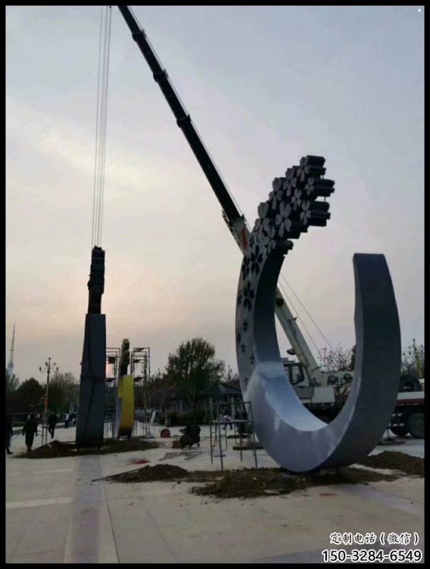 商業(yè)街月牙雕塑