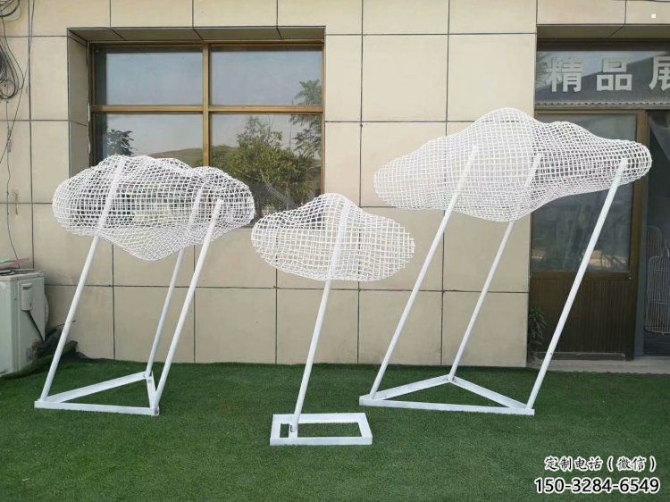步行街云朵雕塑，鍛造景觀雕塑，鏤空方