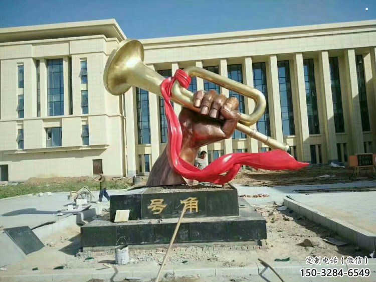 彩繪號(hào)角雕塑