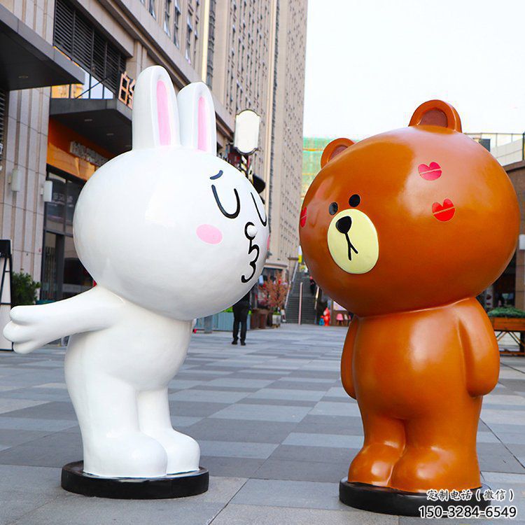 倉(cāng)山步行街布朗熊雕塑，玻璃鋼動(dòng)物雕塑，卡通方式