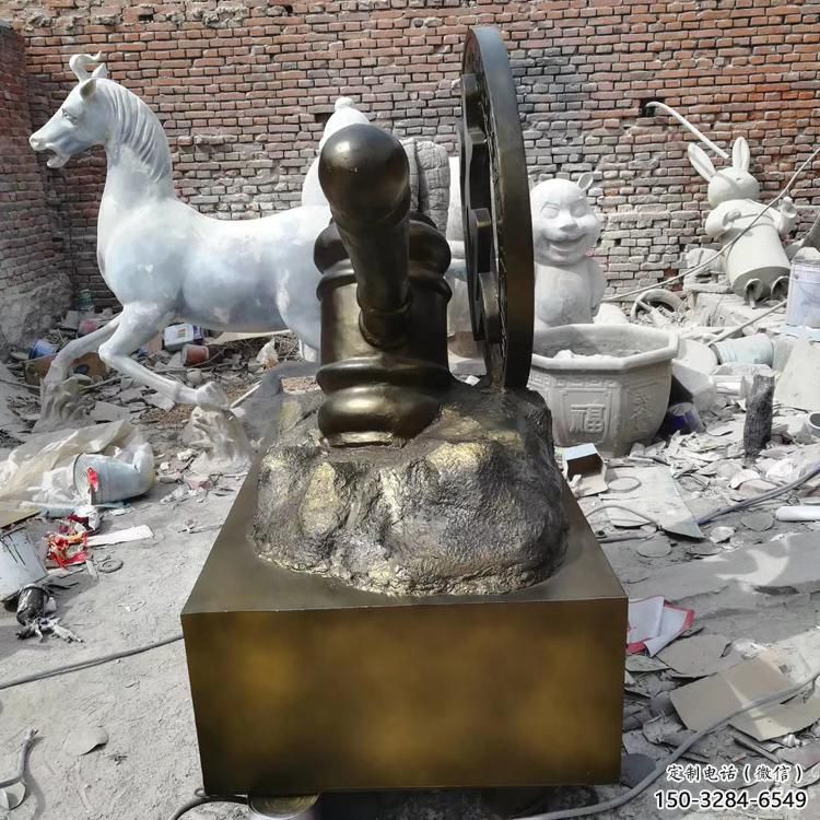 雙鴨山公園錘子雕塑