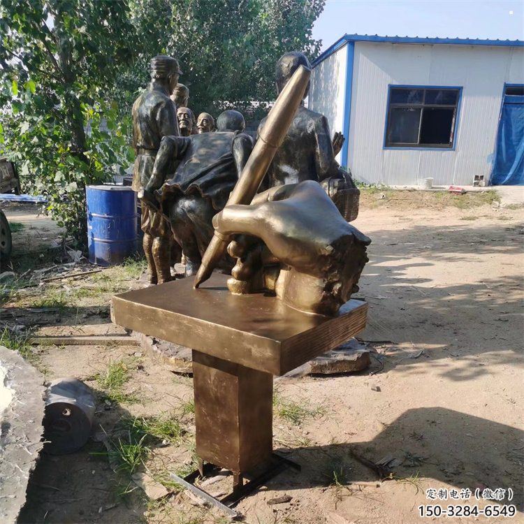 遼源手握鋼筆雕塑，街道標(biāo)識(shí)，玻璃鋼手握鋼筆雕塑廠家