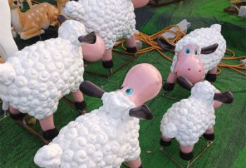 鎮(zhèn)江小區(qū)小羊雕塑，彩繪動(dòng)物雕塑，抽象效果