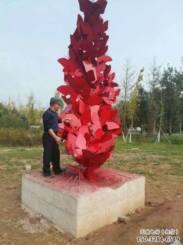 阿勒泰公園花環雕塑